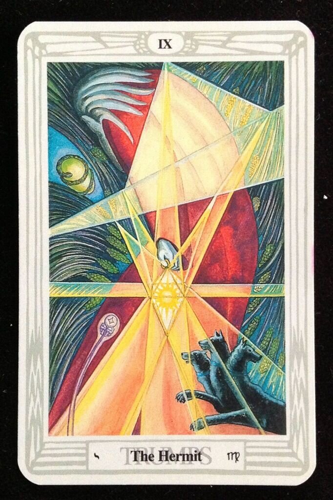 来自Thoth Tarot Deck的隐士 - 请注意卡片名称右侧的处女座的雕文