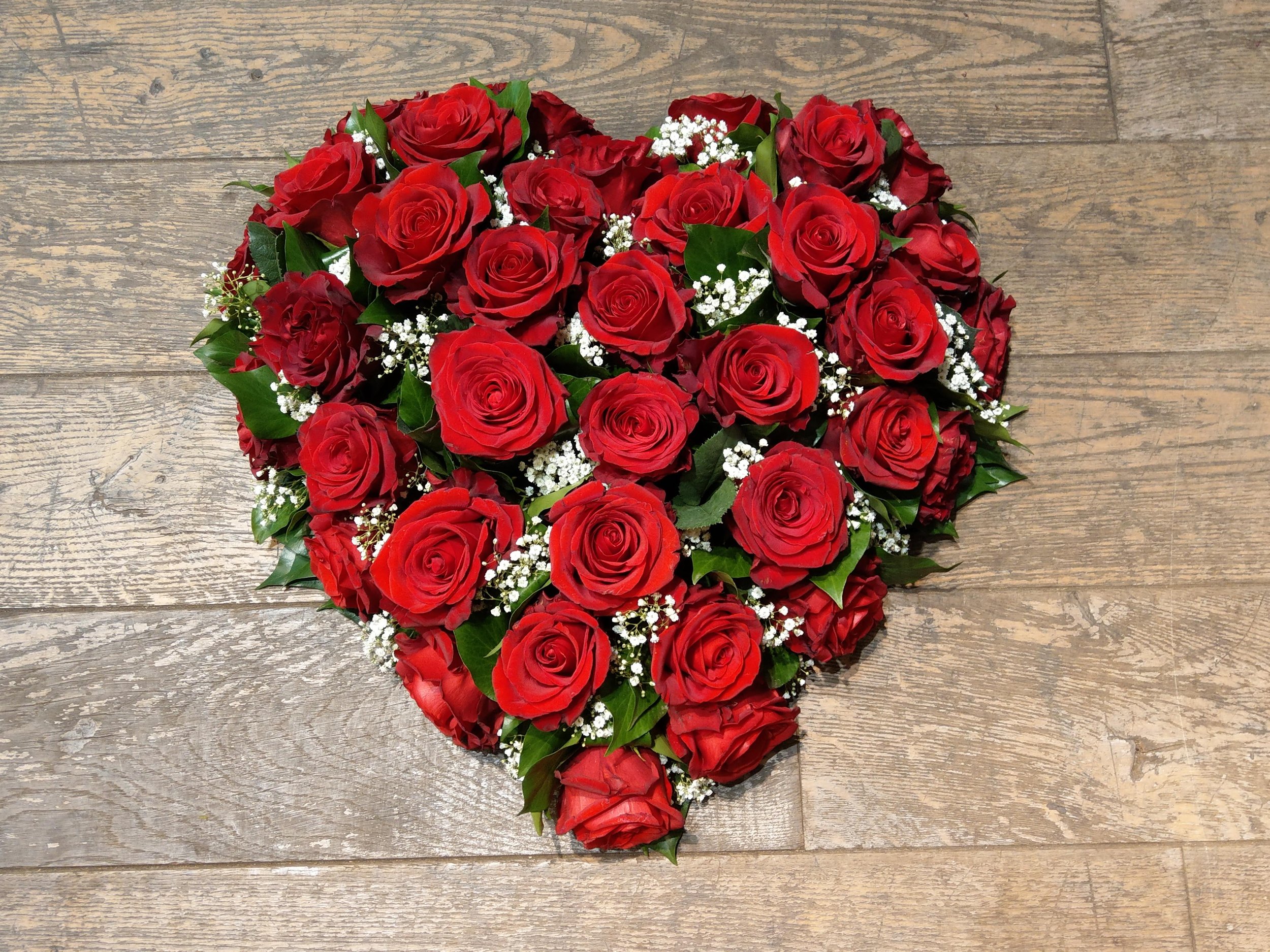 Rote Rosen Und Herzen Herz Mit Roten Rosen Rote Rosen Und Herzen Herz Mit Roten Rosen