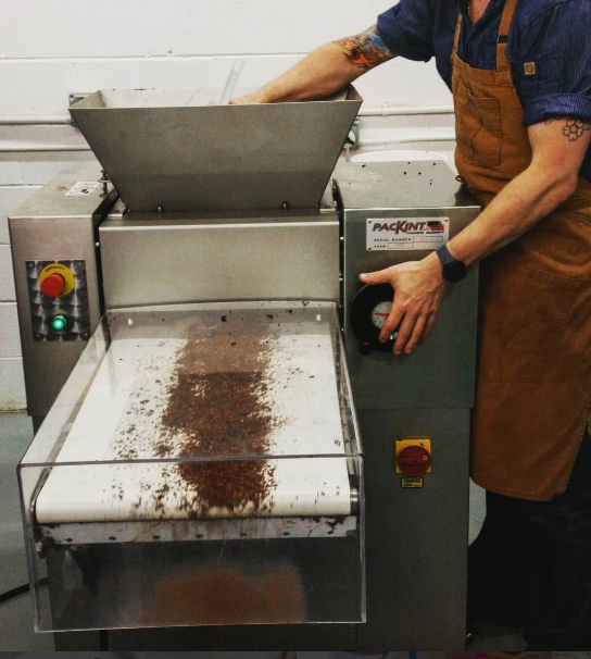 Pottint Prerefiner由Johnny Iuzzini,国际广告的糕点厨师,书籍作者,电视个性,现在也是豆类双色球规则制造商。