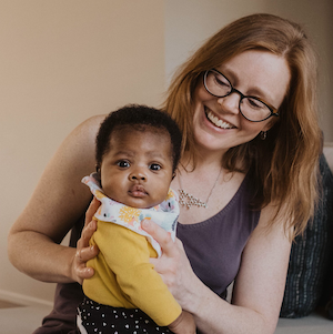 BRITA JOHNSON.是一个经过认证的产后Doula,带Bridgetown Baby。她是两个大孩子的妈妈,并将她的角色重视着她们家人的指导和跨越波特兰地铁地区的新家庭。