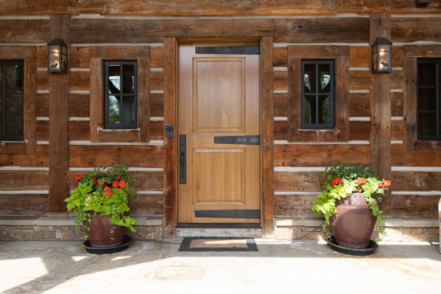 Residence entrance with wood details