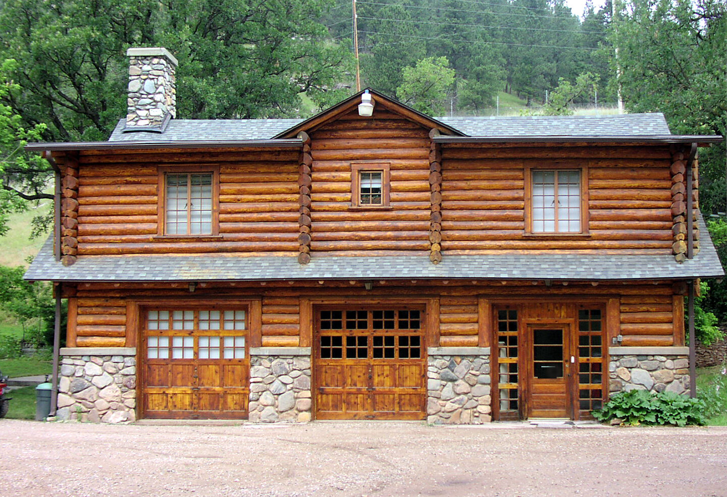 Ranch A front facade with logs and river rocks