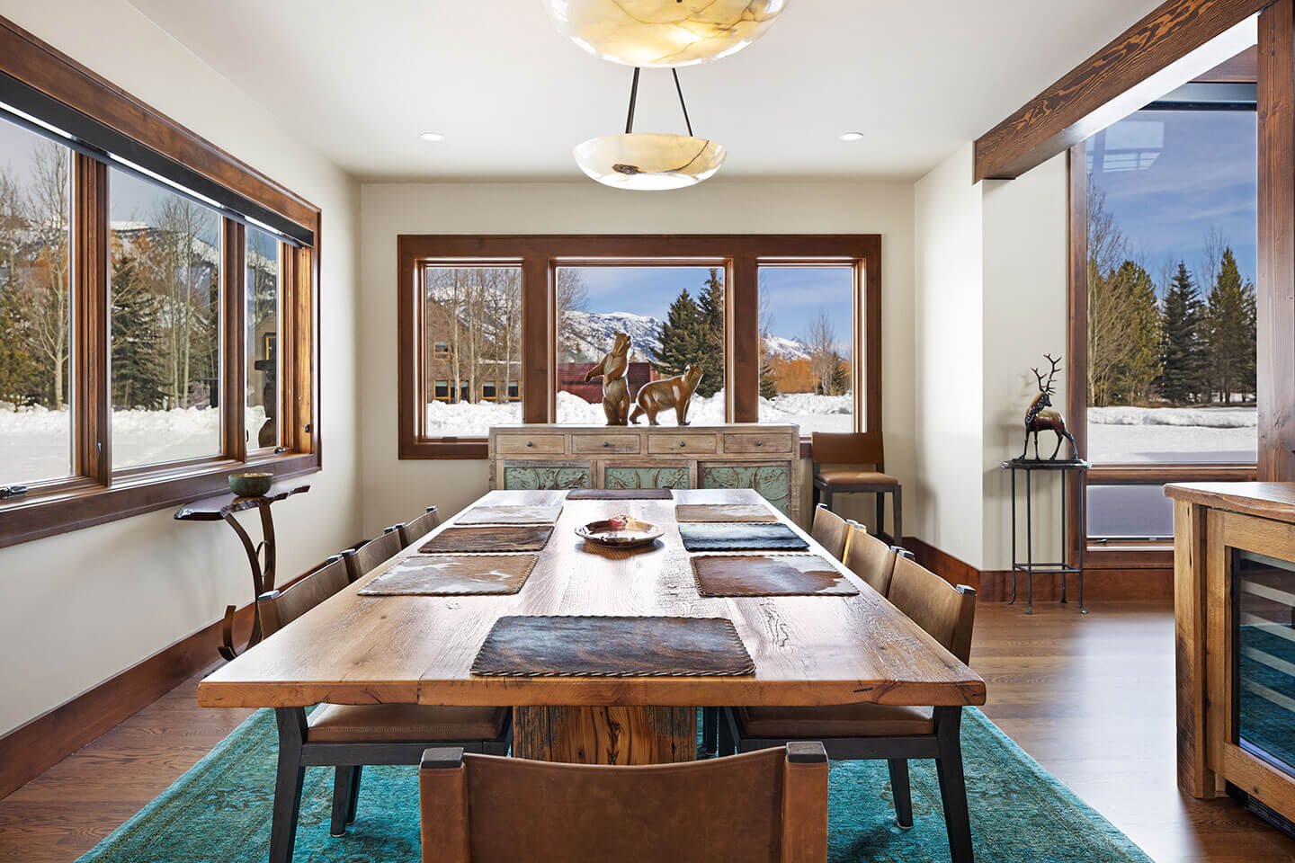 Dining room with spacious views 