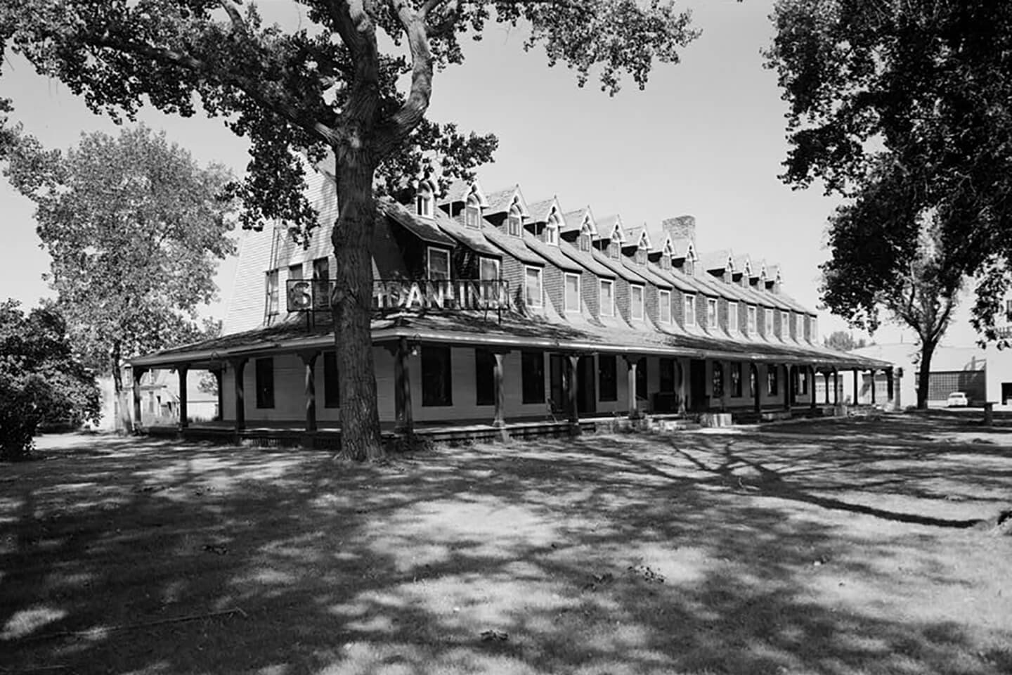 Historical photograph of Sheridan Inn's side view
