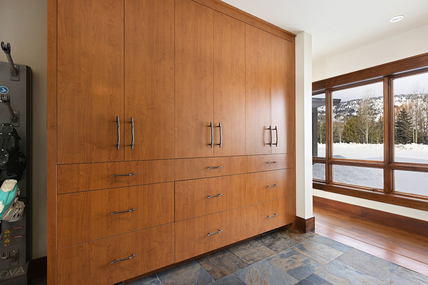 Mudroom with large-span windows