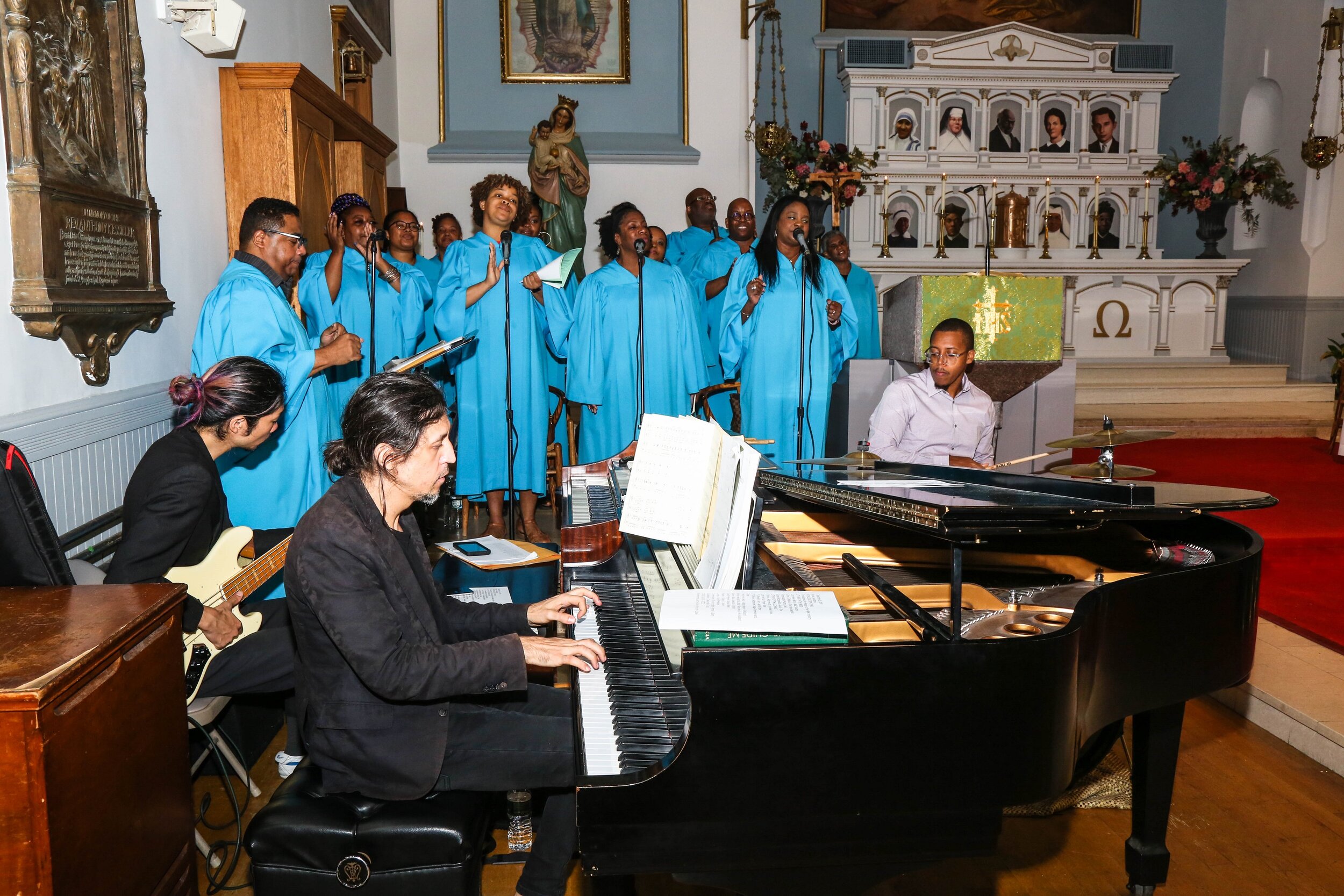 St. 约瑟夫的圣家天主教堂奖获奖福音唱诗班在哈莱姆纽约市- 60.jpg