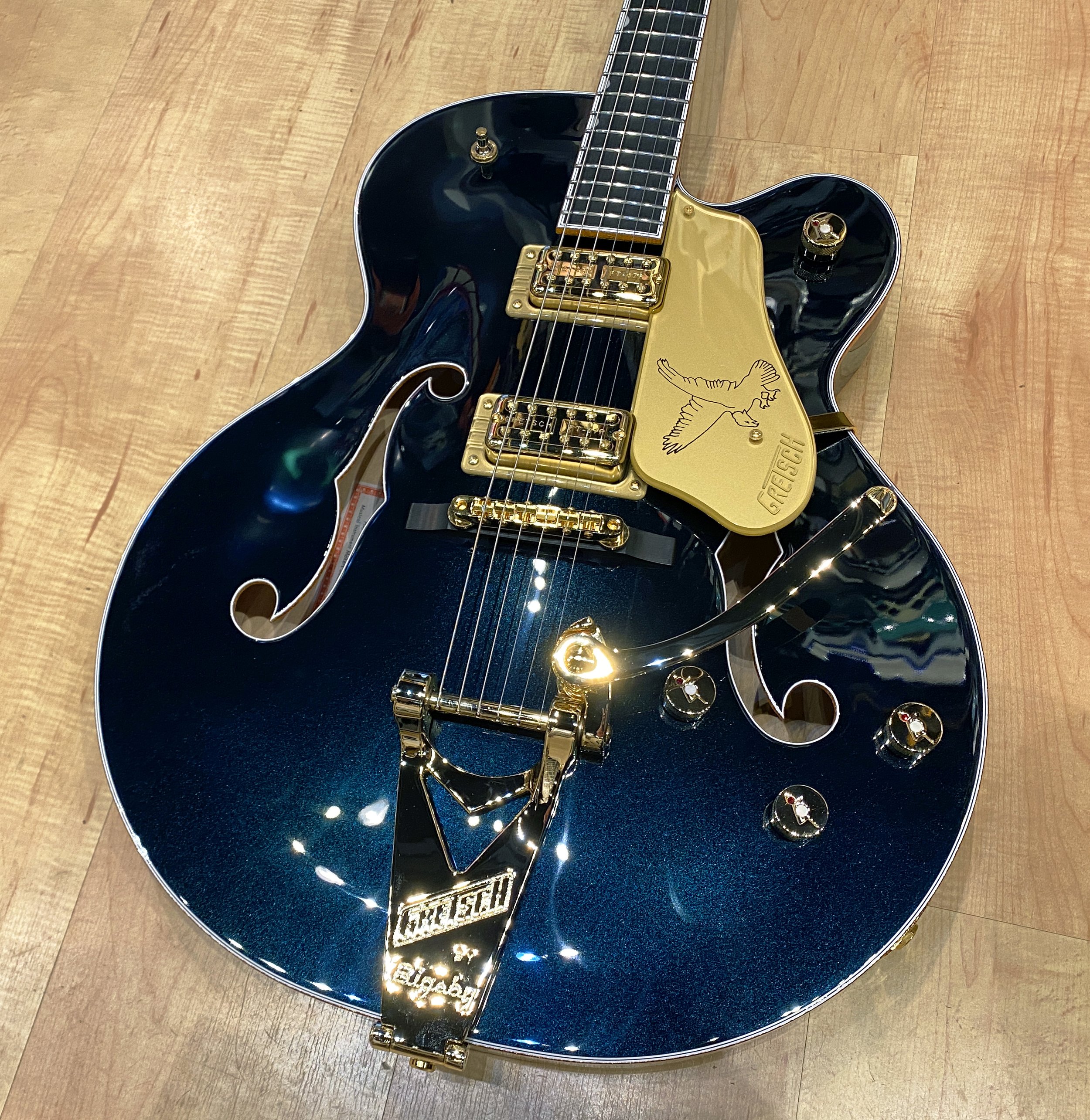 Gretsch G6136TG Players Edition Falcon Hollow Body with String