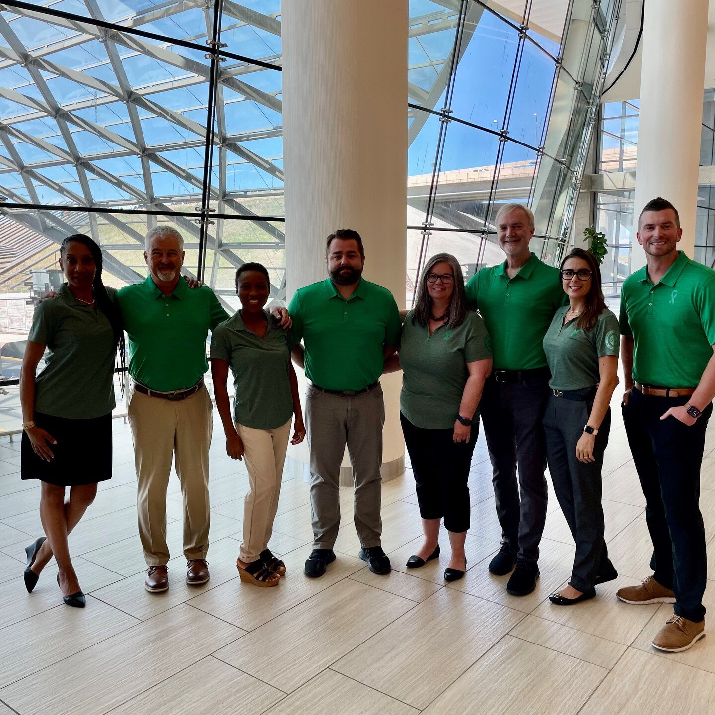 今天我们的人力资源团队穿了心理健康的绿色衣服给同事们看, loved ones, 以及那些与我们互动的人，我们关心他们的心理健康，并展示我们对mgm美高梅家庭幸福的承诺. #mentalhealth