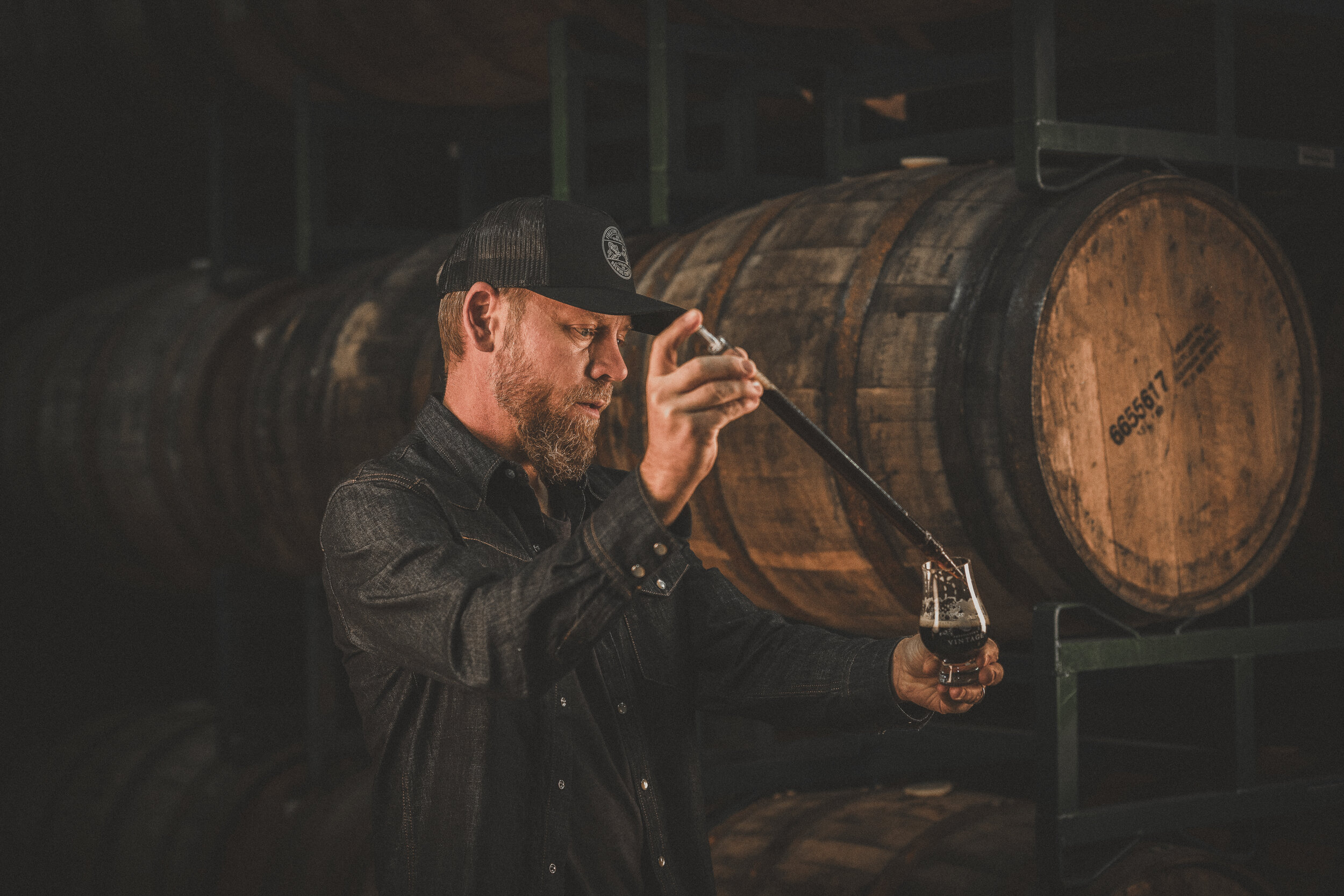 凡士通·沃克酿酒大师Matt Brynildson的酒桶样品
