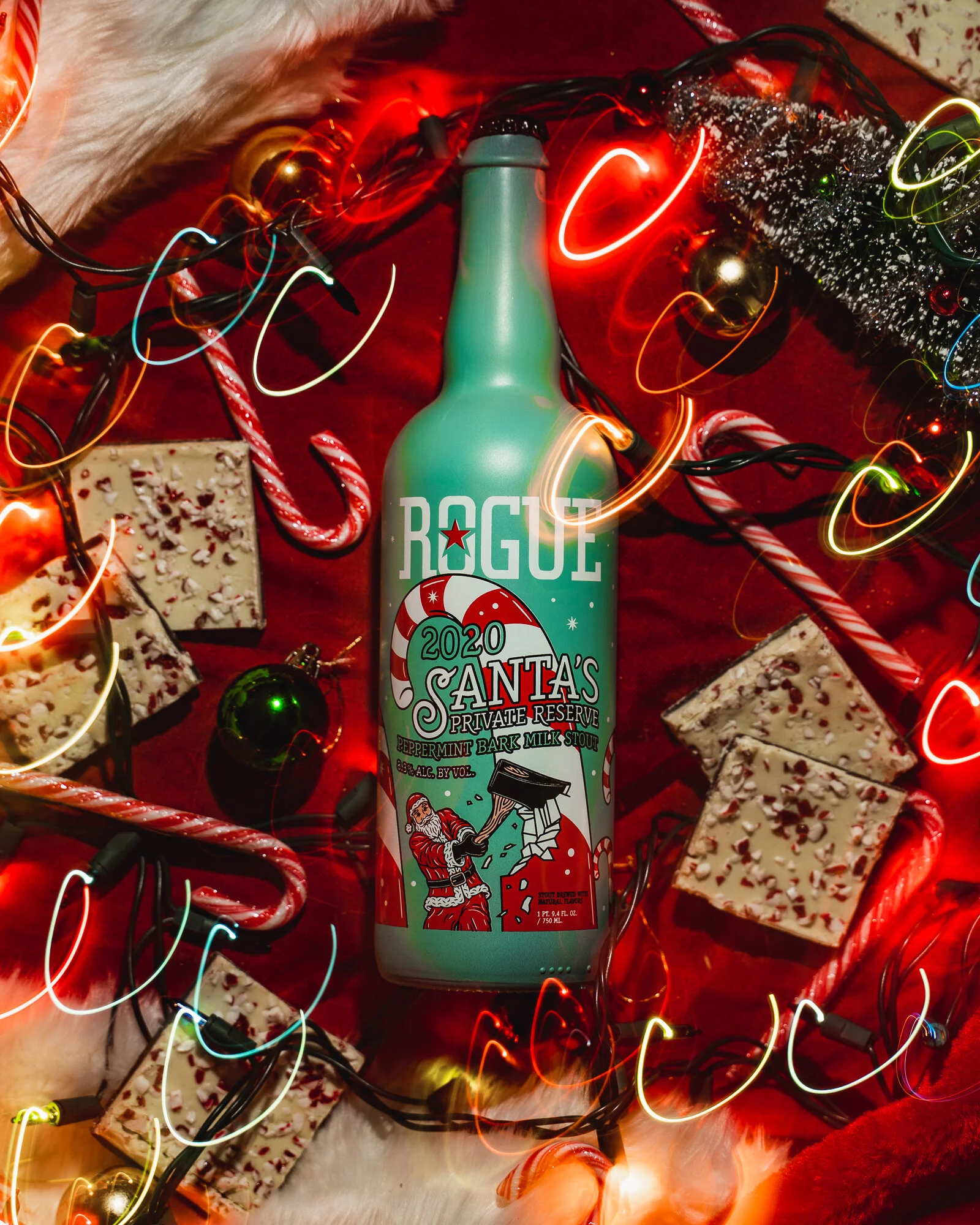 Rogue Ales Santa's Private Reserve 2020是薄荷树皮牛奶烈性黑啤酒