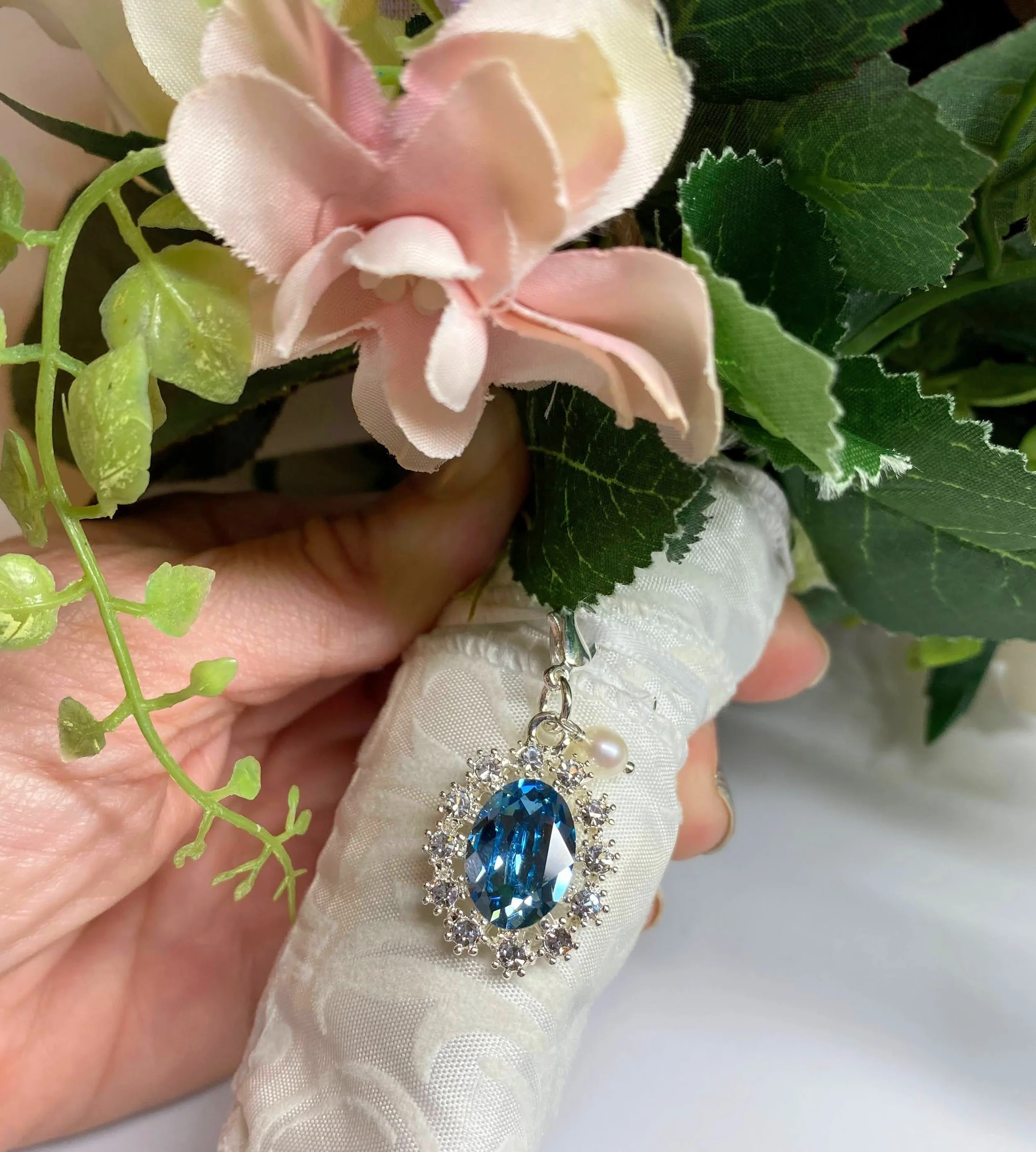 Something blue wedding gift for bride | Beachweddingtips.com