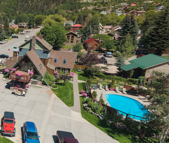 Drove shot of Twin Peaks Lodge & Hot Springs