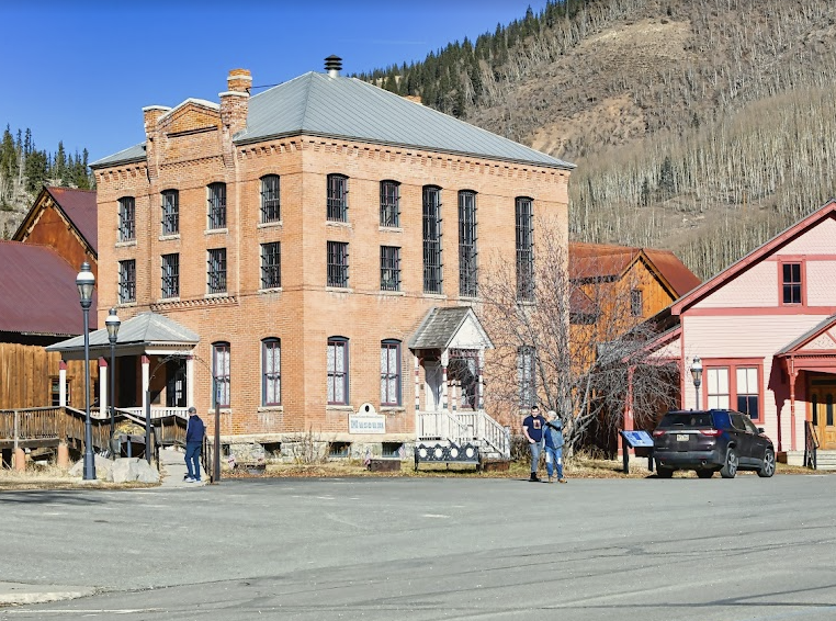 Old buildings sitting in between mountains