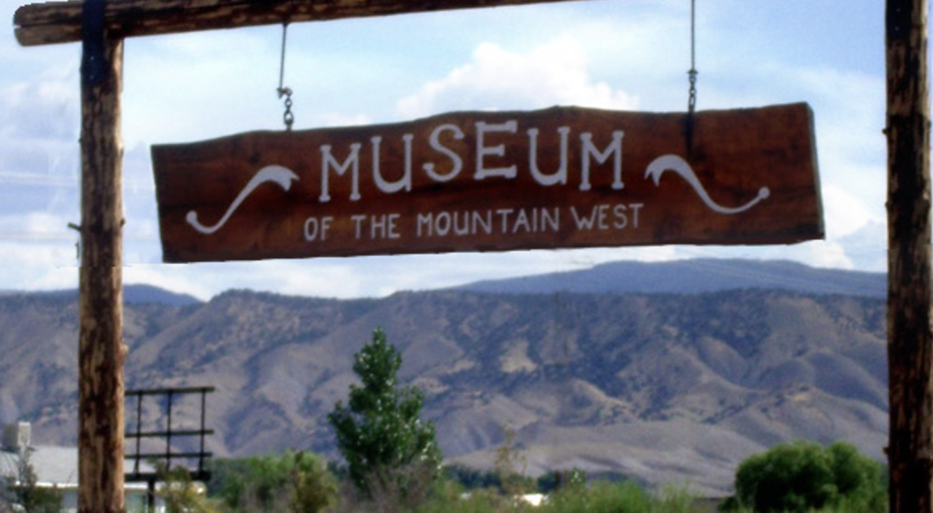 Picture of hanging sign with mountains in the background