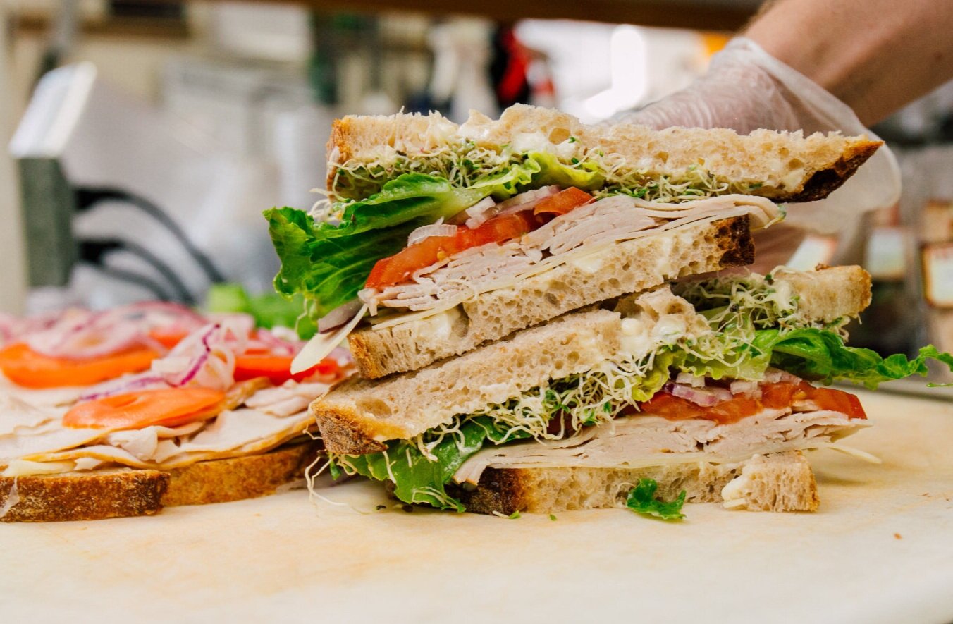 斯卡吉特山谷食品十大赌博靠谱网络平台的新鲜熟食三明治