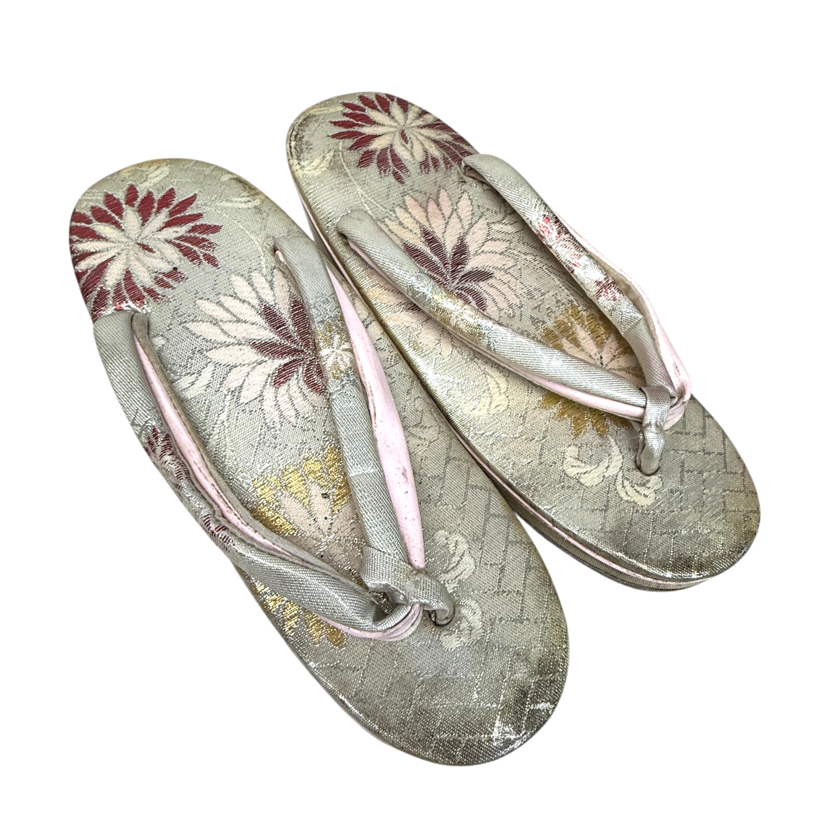yoep tomomiさん　White cotton ball strap Vintage Japanese Traditional Geta Sandals & Tabi Socks — Mercer