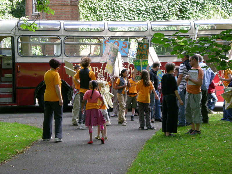 Gtting-on-the-bus-at-Summer.jpg