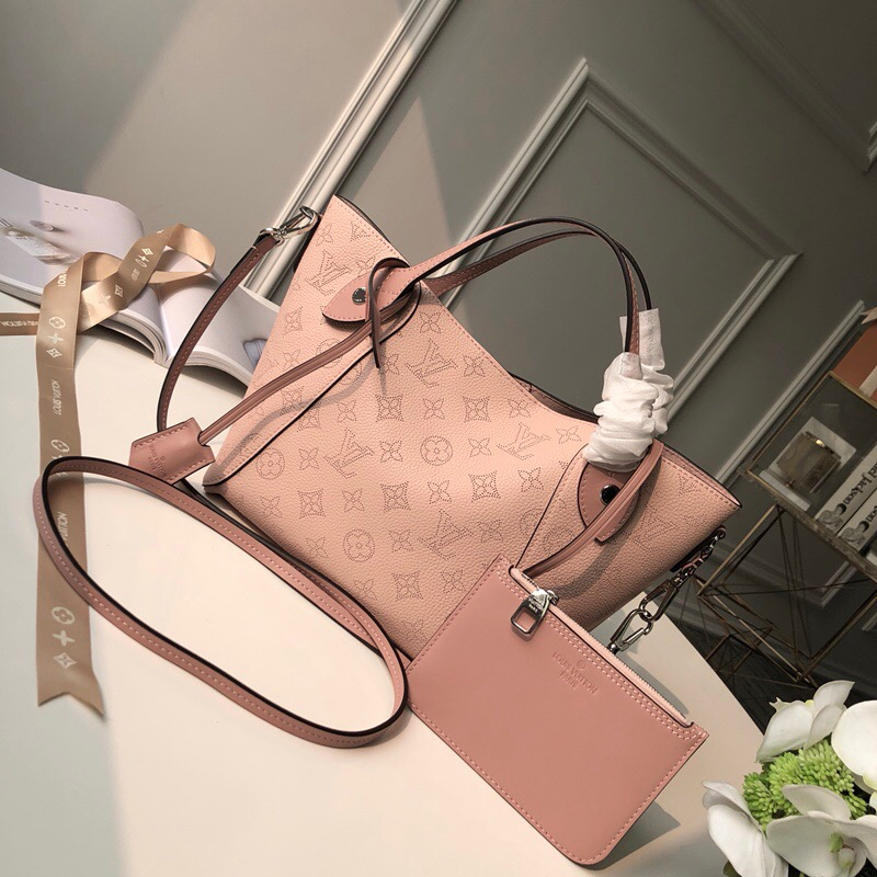 lv hina bag