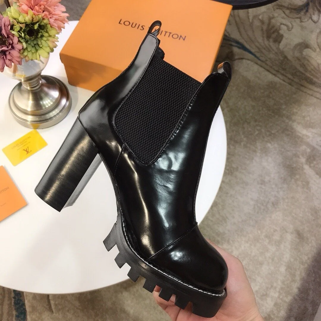 LV LIMITLESS ANKLE BOOT OMYDESIGNER
