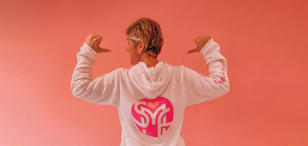 Stephanie Mitchell Fitness is maximizing the utility of her logo by creating products that appeal to her ideal clients 和 is building a vibrant 和 vocal tribe of advocates, 球迷和客户. 这是一个强大品牌的基础，她的标志起着重要作用.