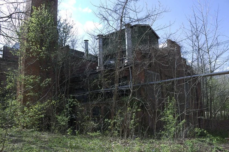 An earlier photo of the long-defunct power plant (Photo by Thomas Keller)