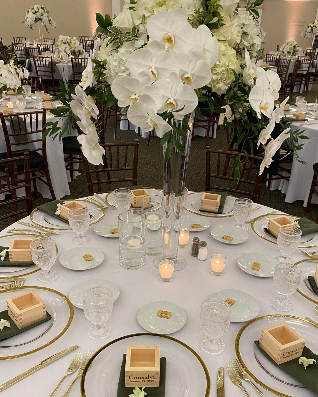 圣克莱门特赌场的婚礼布置得很漂亮!!! 💍🎰

我们喜欢简洁的白色花朵和点着蜡烛的桌子... 🤩

# 皇冠365官方APPcatering #皇冠365官方APP #谢天谢地，索菲亚#lacatering #occatering #婚礼#