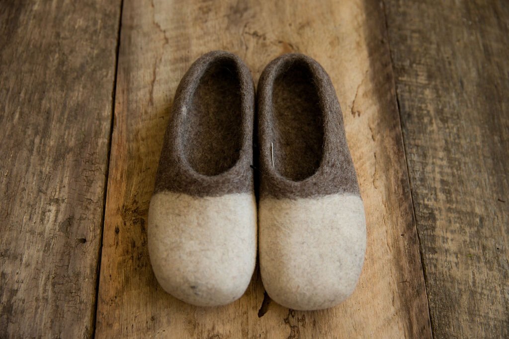 SLIPPERS - 100% Natural White and Wool — MamaQuilla Textiles
