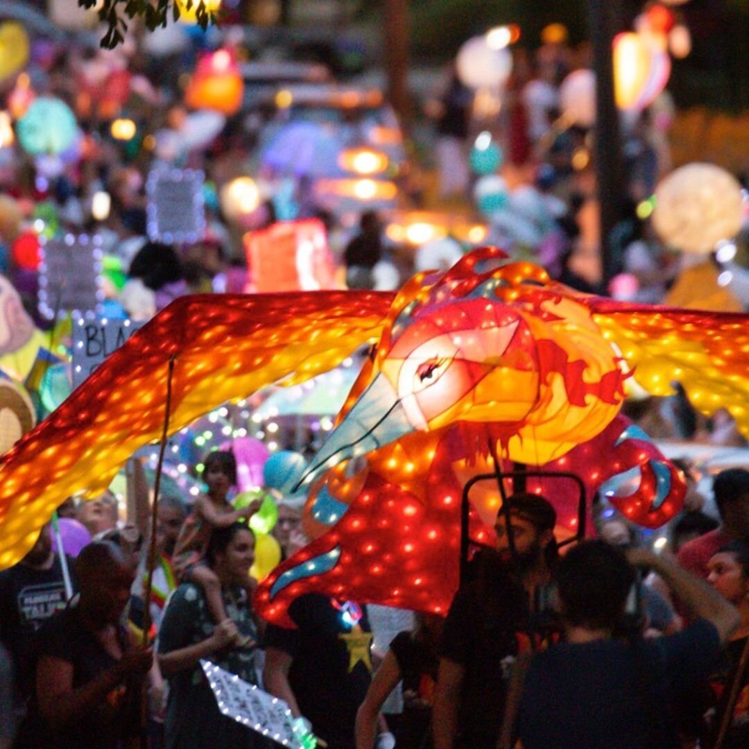 Do you have plans this Saturday?⁠
⁠
🌟 Join the 亚特兰大 Beltline Lantern Parade 2023 this Saturday for an enchanting evening of creativity, 社区, 和 pure magic at the 亚特兰大 BeltLine Lantern Parade! 🏮✨⁠
⁠
Presented by the talented Chantelle R