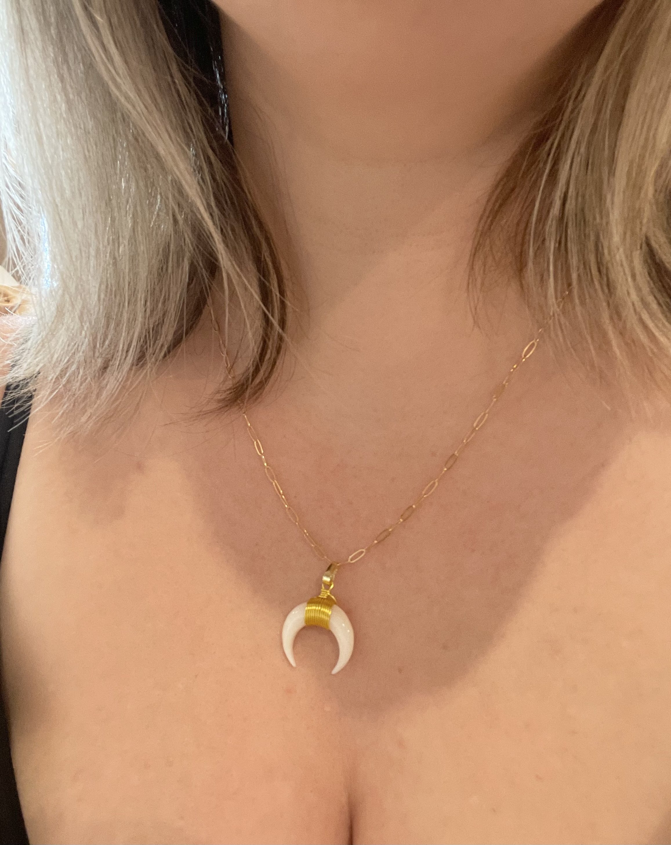 White double deals horn necklace