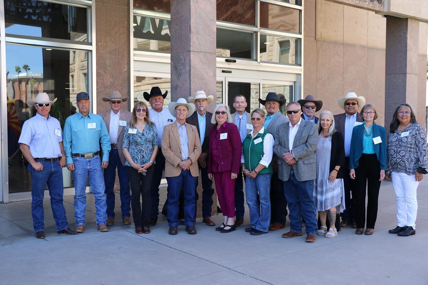 监管人员周一在州首府代表保护区. 他们与多名议员讨论了地区为亚利桑那州所做的工作! # ConserveAZ # conservegrowlive