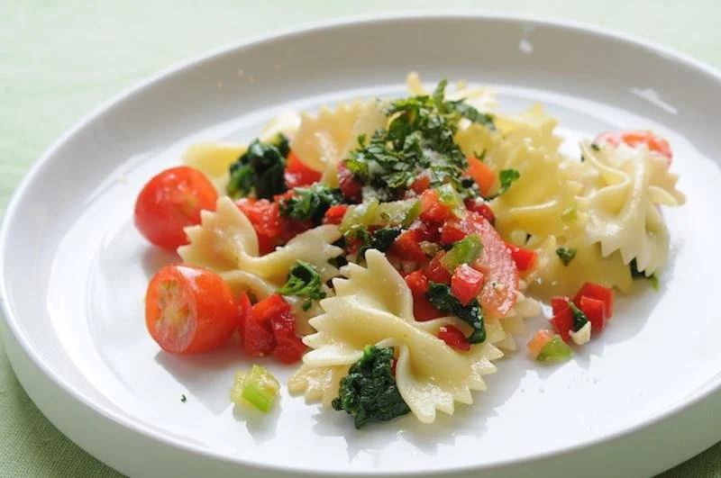 A dash of garlic really peps up this pasta salad.