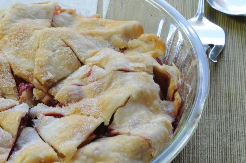 Deep Dish Apple Rhubarb Pie