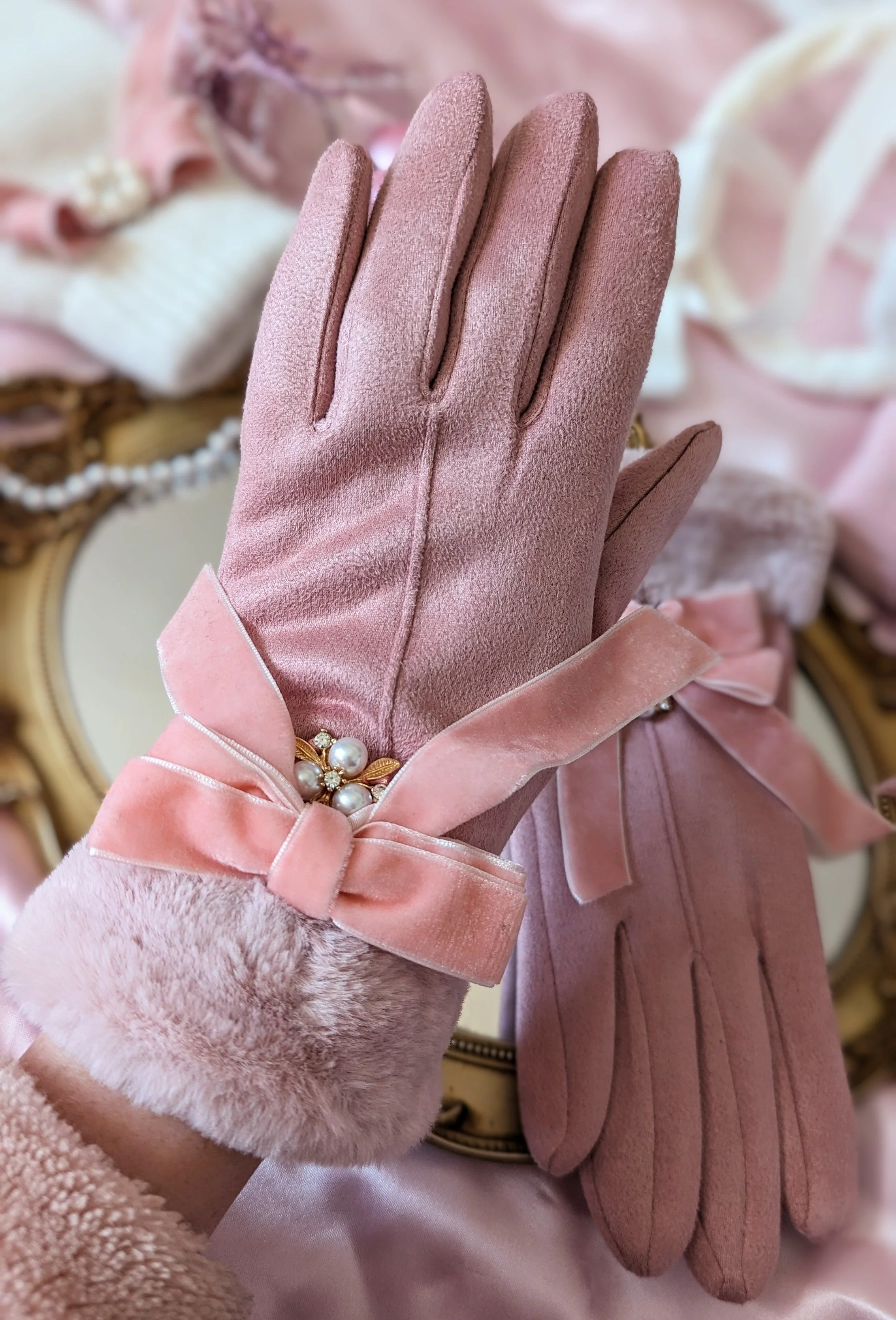 Gloves with best sale fur trim