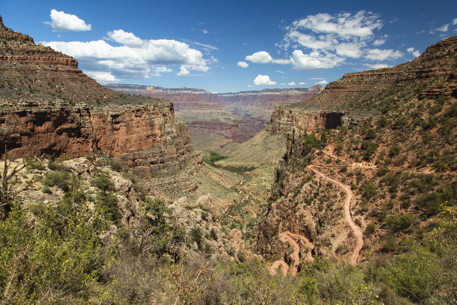 Overview of Bright Angel Trail in the Grand Canyon 