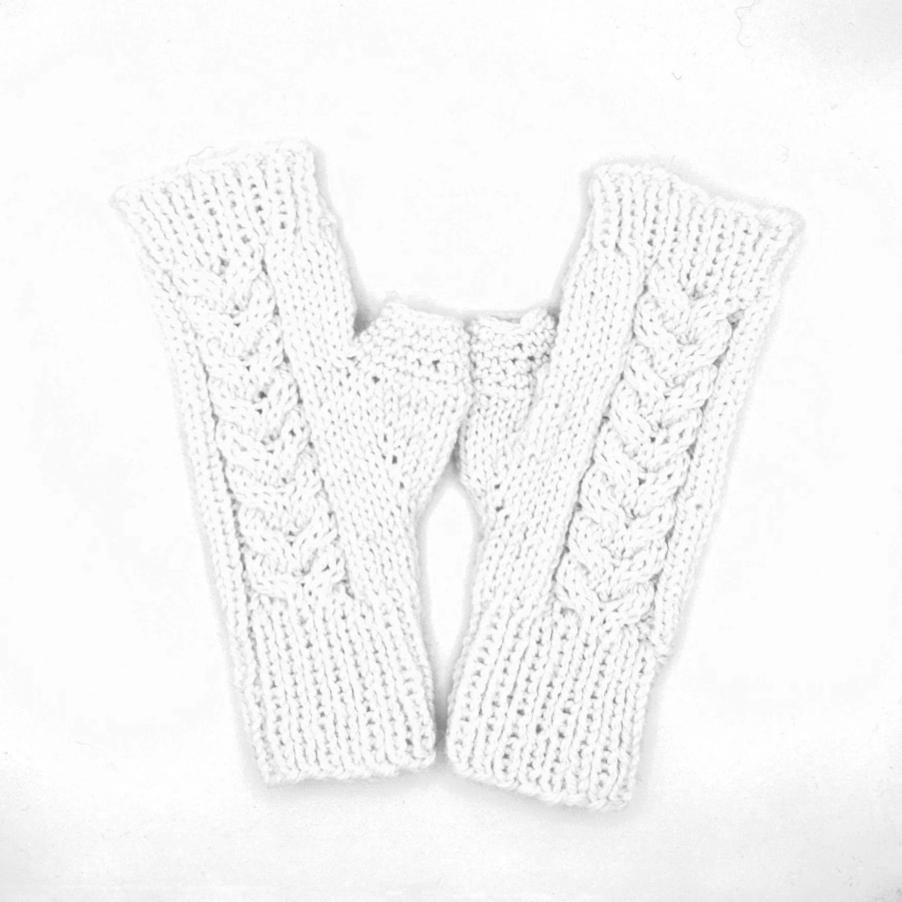 Cassandra Fingerless Gloves — Marina's Yarnharbor