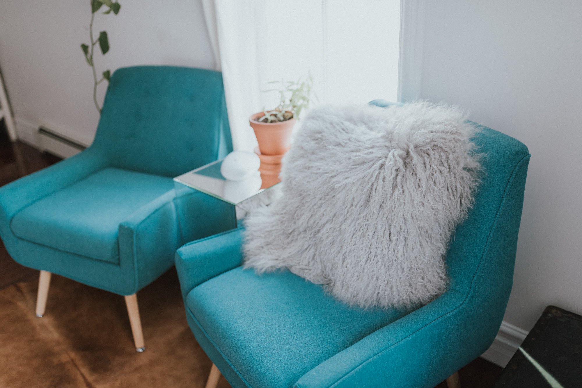 The Wild Decoelis | Master Bedroom Update | sitting area