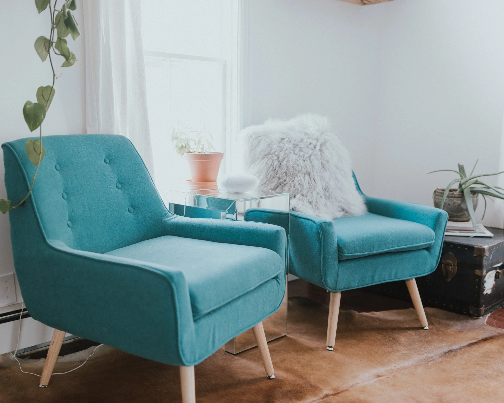 The Wild Decoelis | Master Bedroom Update | sitting area in bedroom