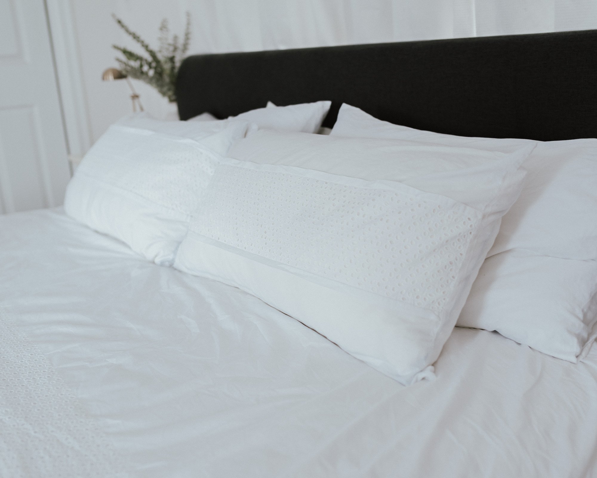The Wild Decoelis | Master Bedroom Update | white eyelet duvet cover
