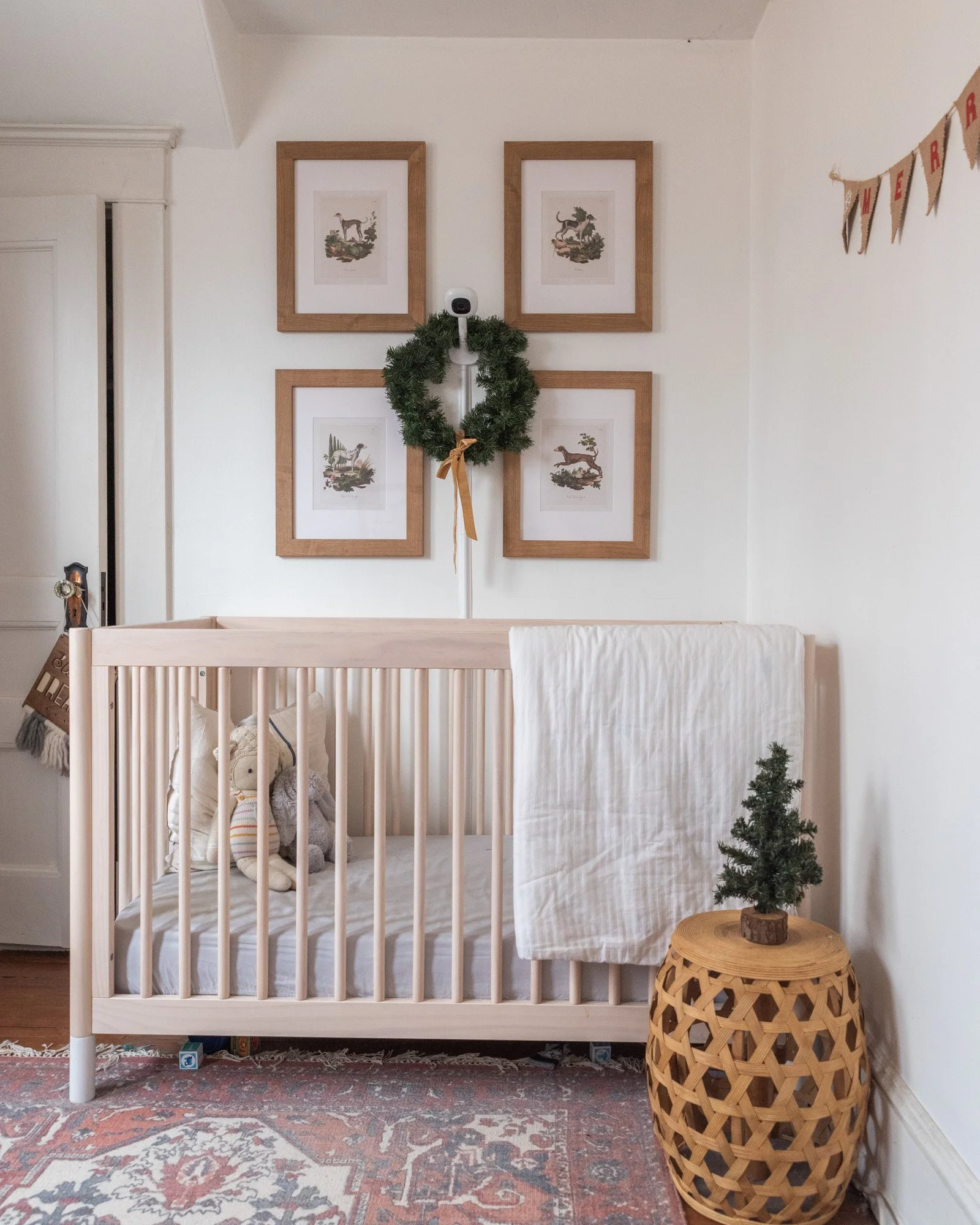 The Wild decoelis | 2020 Holiday Home Tour | Nursery with Christmas decorations, dog vintage prints, cuddle and kind teddy bear, vintage wool rug