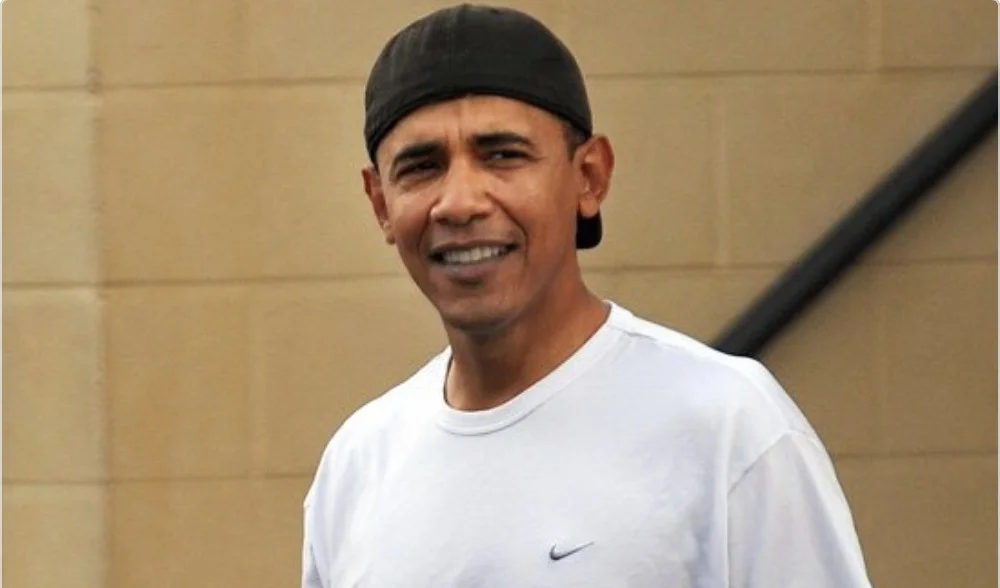 I m osama. Бен ладен на обои телефона. Усама бен ладен 1996. I m osama. Усама бен ладен аль каида.