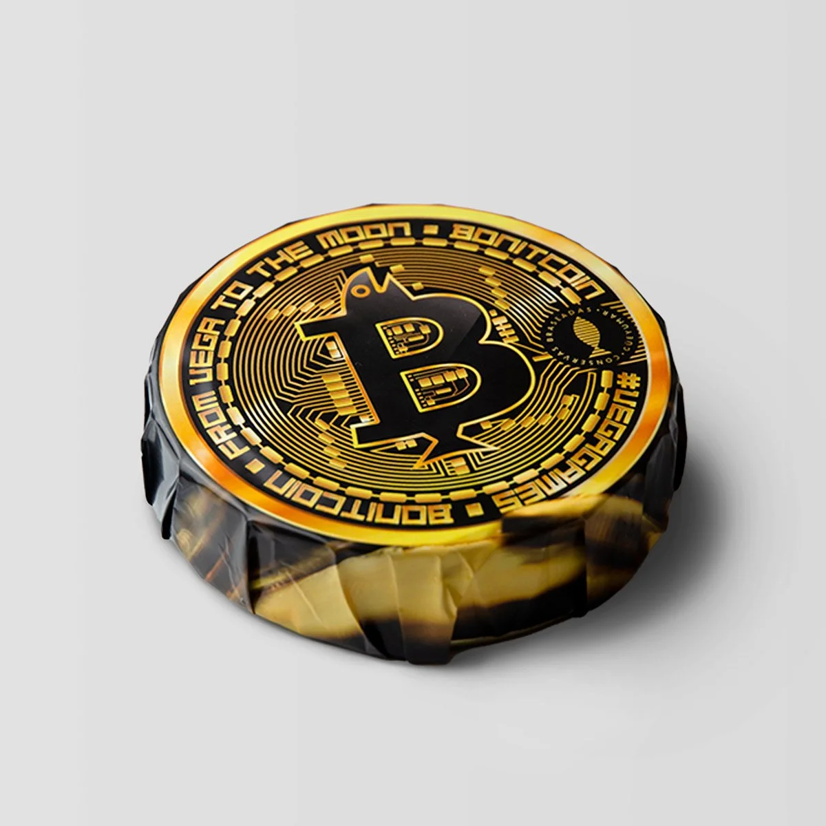 Lata Bonitcoin sobre blanco