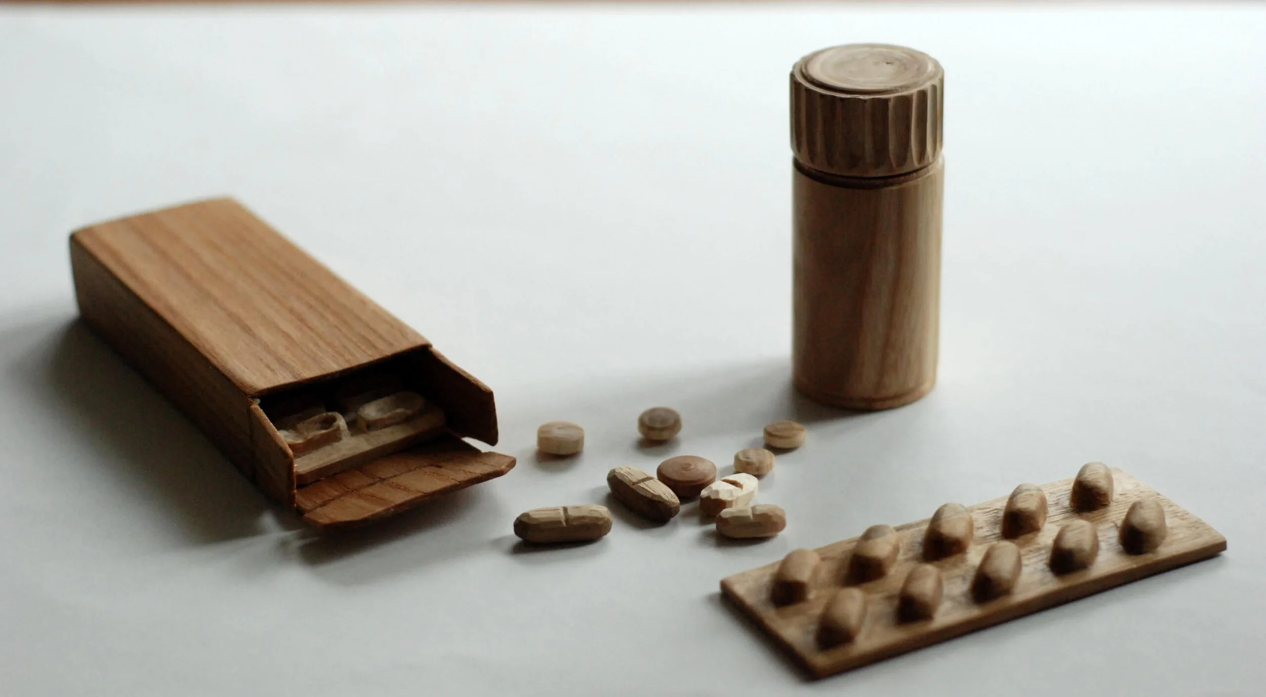 Träkonst av Klas Brattberg.