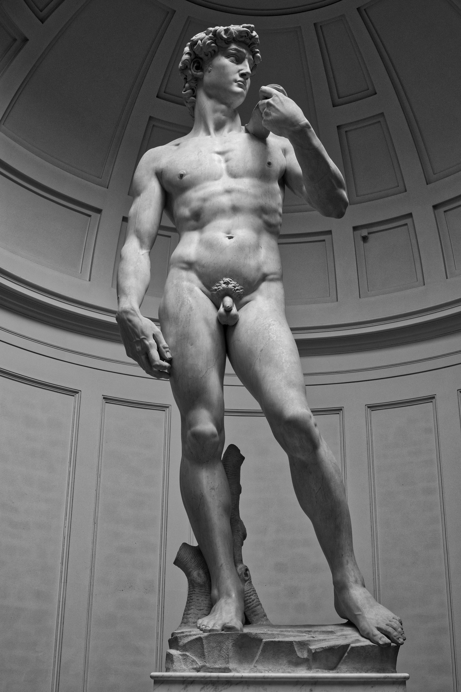 памятник голым мужикам фото 95