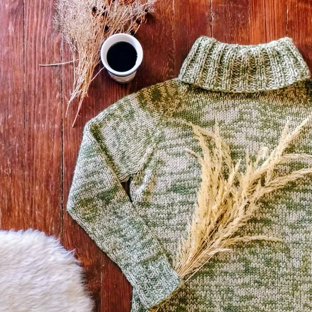 В колючем свитере. Теплая уютная кофта. Свитер с природой. Колючий свитер. Домашний свитер.