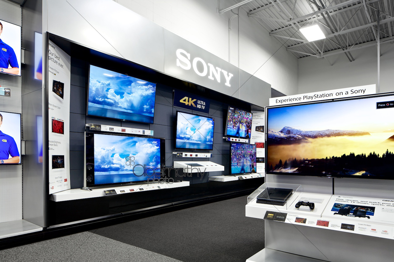 Хороший магазин телевизоров. Магазин телевизоров. Фирменный магазин Sony. Название телевизоров. Телевизор в 21 веке.