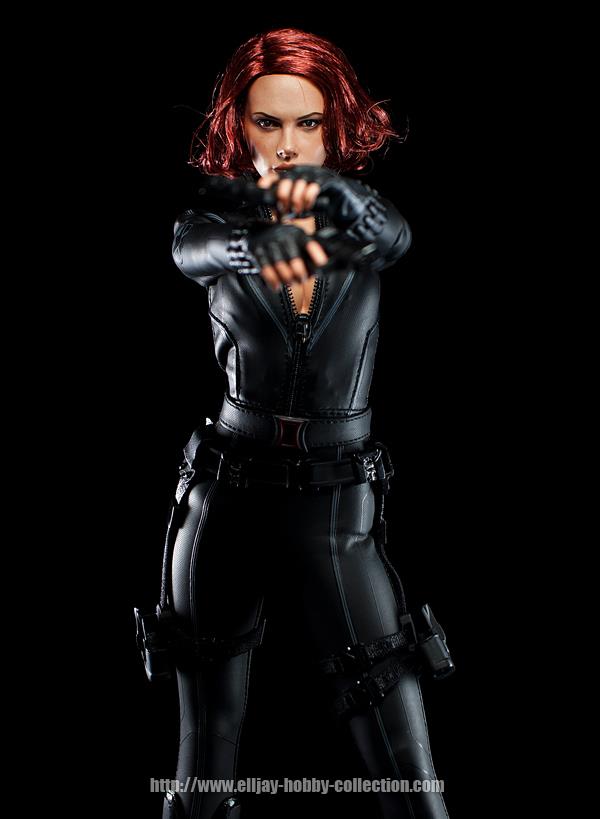 THE AVENGERS - Hot Toys Black Widow Deluxe Action Figure.