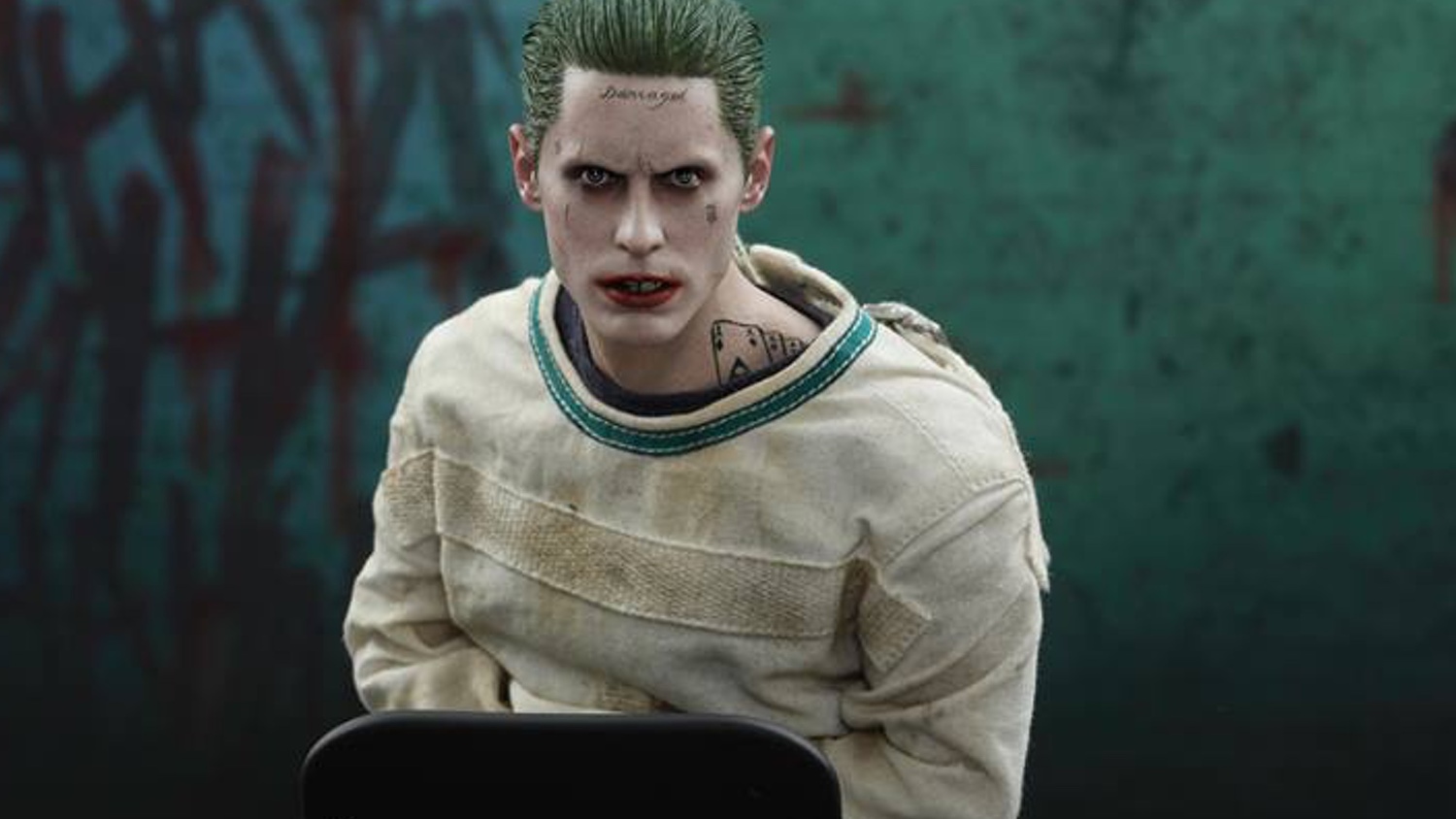 Hot Toys Reveals The Joker SUICIDE SQUAD Action Figure - GeekTyrant.