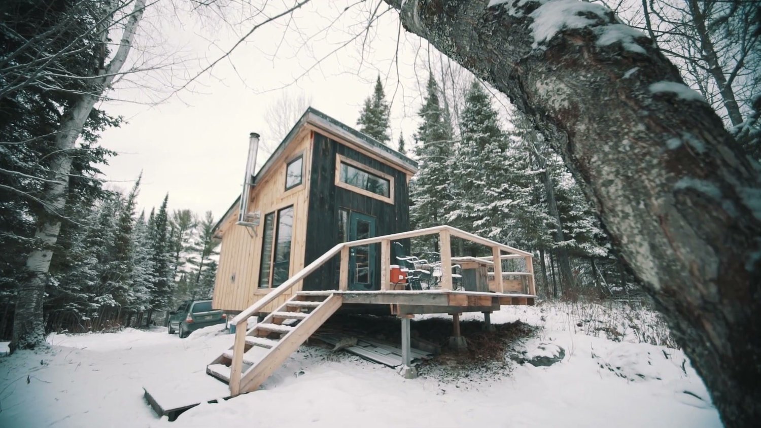 L&rsquo;int&eacute;rieur du chalet Stargate pendant la visite