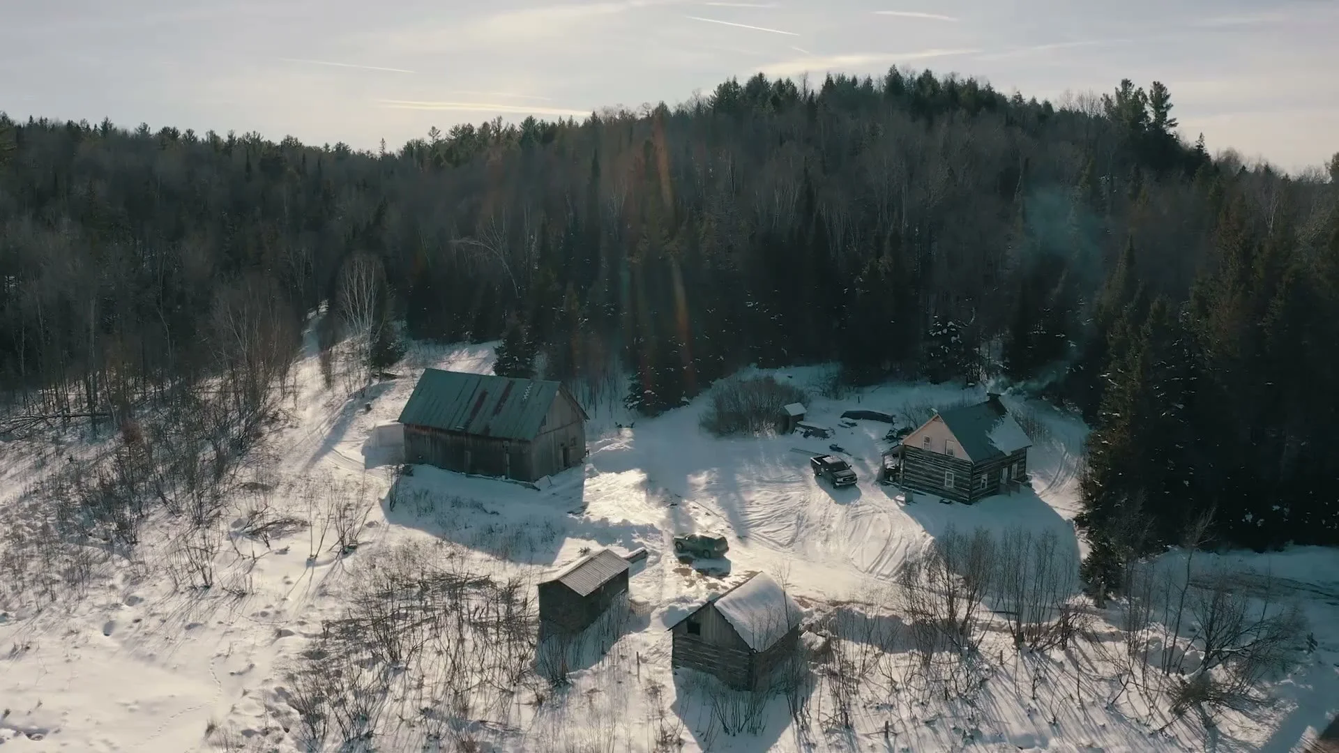 Vue a&eacute;rienne de la maison Burke et de ses d&eacute;pendances en hiver
