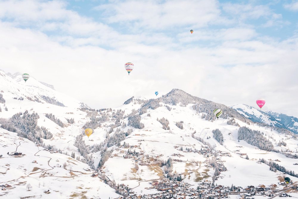 Winter in Switzerland: the International Hot Air Balloon Festival of Chateau d'Oex